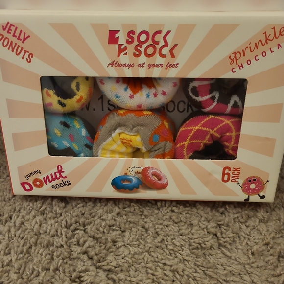 1Sock2Sock Women's 6 pack donut box cotton blend crew socks NIB - Picture 2 of 4